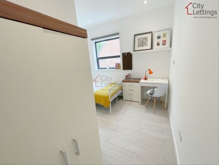 3 Bedroom Apartment - Photo 4