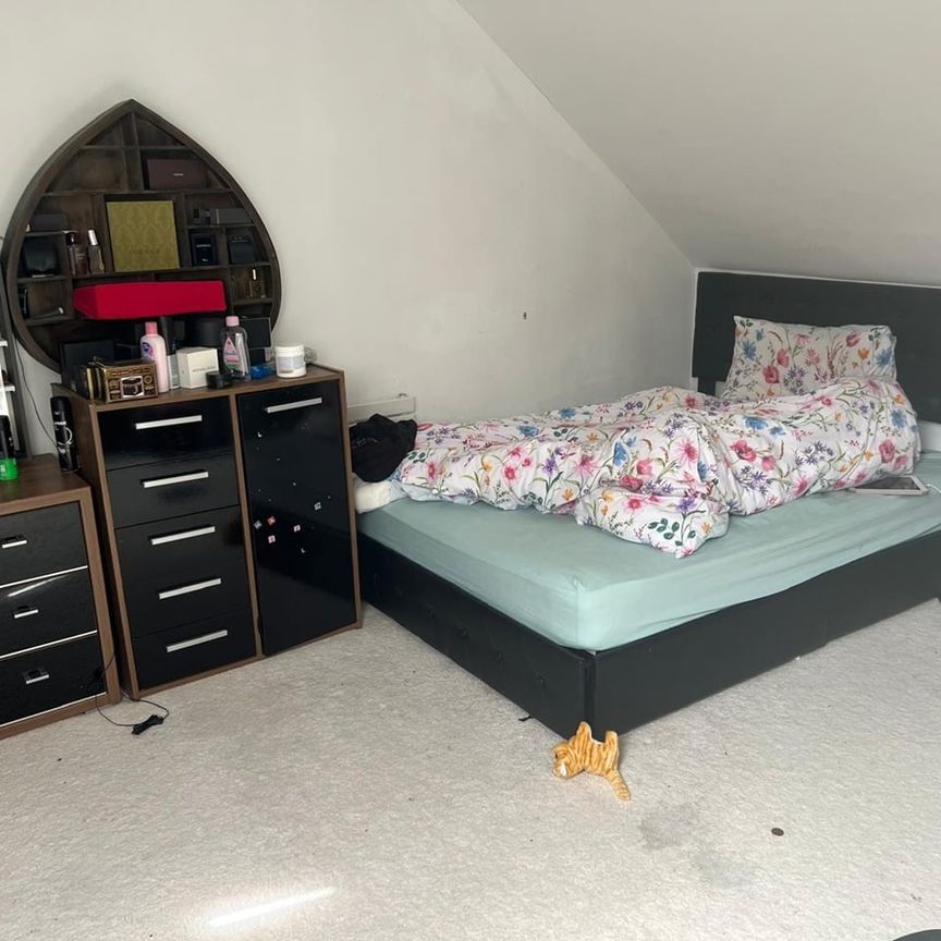 Room in a Shared House, Stockingstone Road, LU2 - Photo 1