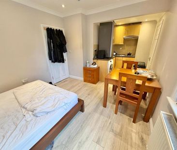 Studio to rent - Photo 5