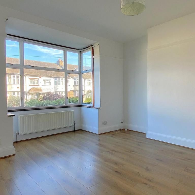 3 bedroom end of terrace house to rent - Photo 1