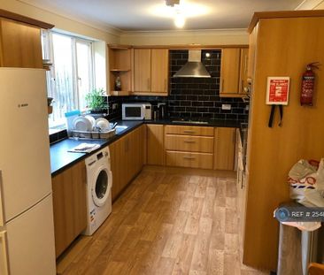 1 bedroom in a house share to rent - Photo 2