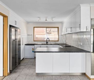 Spacious home in quiet and convenient location - Photo 1