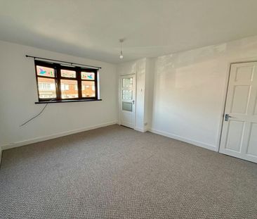 Semi-detached house to rent on - Photo 5