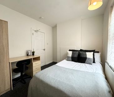 Room in a Shared House, Burlington Road, SO15 - Photo 3