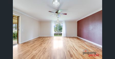 Charming Family Home - Photo 3