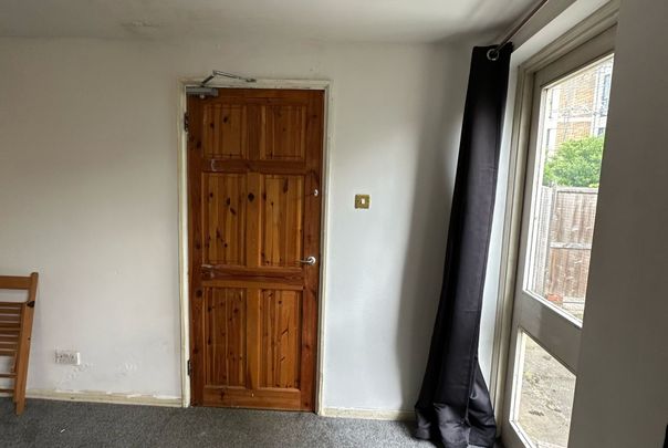 A luxury house Available at Burgos Grove SE10 8LL London UK - Photo 1