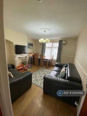 2 bedroom end of terrace house to rent - Photo 1