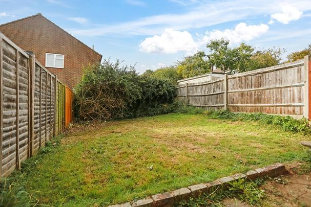 4 bedroom semi-detached house to rent - Photo 1
