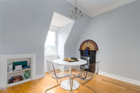 A beautifully presented, fully furnished three-bedroom, ideally positioned on a highly desirable street in Murrayfield. - Photo 3