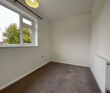 2 bedroom Flat to let - Photo 3