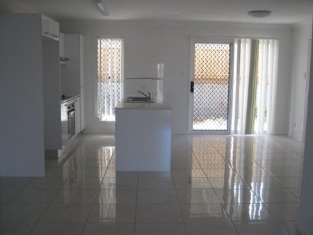 PET FRIENDLY! NEAR NORTH LAKES! - Photo 2