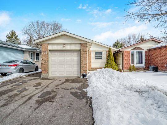 704 Scottsdale Dr, Guelph - Photo 1