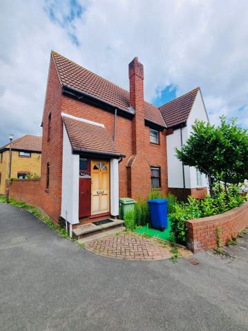 2 bedroom end of terrace house to rent - Photo 4