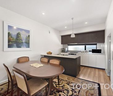 Executive Terrace-style Town Home on 3 levels overlooking the wetlands - Photo 5