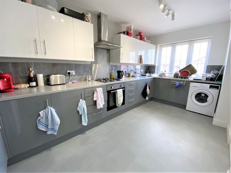 Elmshott Lane, Slough - Photo 2
