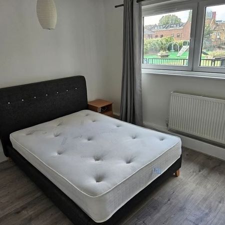 Room in a Shared Flat, Greyhound Road, W6 - Photo 3