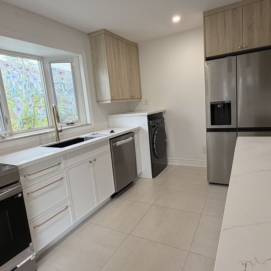 For Lease - 422 Lynett Crescent Unit# Main floor, Richmond Hill, Ontario - Photo 1