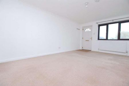 Moore Close, Tongham, Farnham, Surrey, GU10 - Photo 2