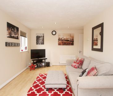 2 bedroom property to rent Parry Drive, Weybridge, KT13 - Photo 4