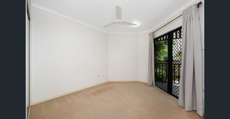 Stylish North Ward Beachside Apartment Offering Coastal Lifestyle - Photo 2