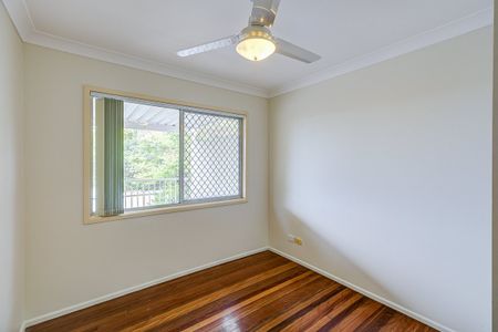 Comfortable Family Living in Convenient Slacks Creek - Photo 3