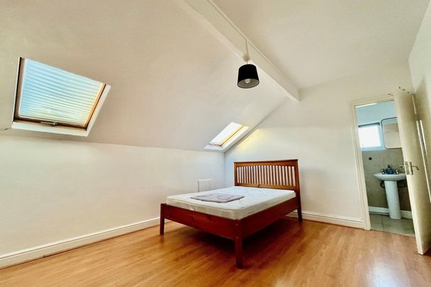 Bentley Lane, LEEDS - Photo 1