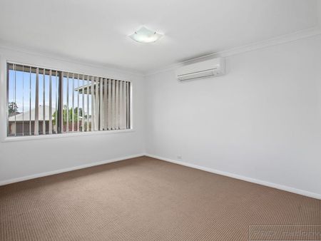 8 Lapwing Street, Aberglasslyn NSW 2320 - House For Rent | Domain - Photo 5