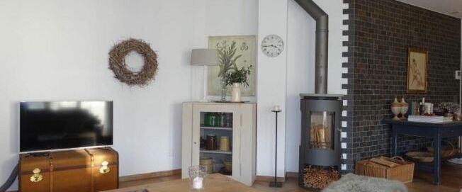 Modern 4.5-room condominium with two balconies and an underground parking space - Photo 1