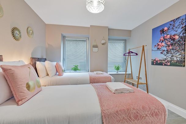 2 Bed Flat, Green Diamond, BN1 - Photo 1