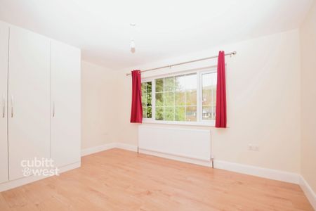 4 bedroom detached house to rent - Photo 4