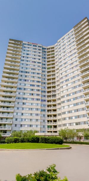 Spacious 2 Bedroom in Central Brampton - Photo 1