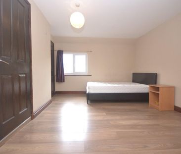 1 bedroom Flat To Let - Photo 2