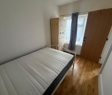 2 bedroom house of multiple occupation to rent - Photo 2