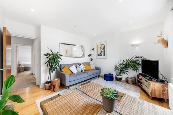 2 bedroom flat to rent - Photo 1