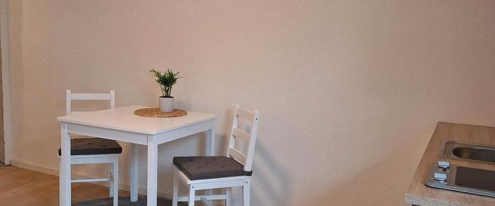 Möbliertes Zimmer mit Gemeinschaftsbad - Photo 1