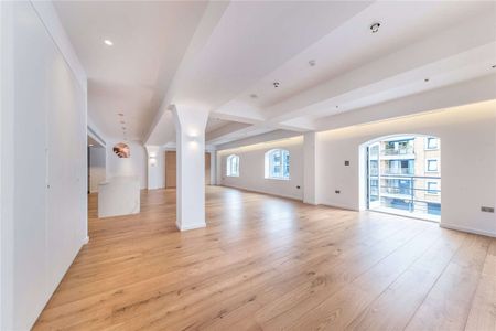 A spectacularly presented three bedroom apartment, recently renovated to the highest specification. - Photo 5