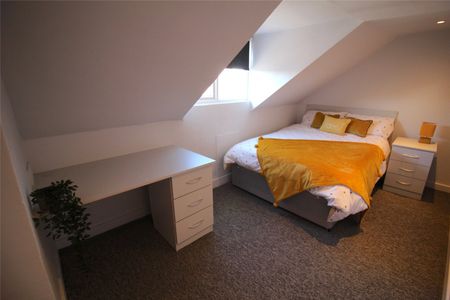 4 bedroom terraced house to rent - Photo 4