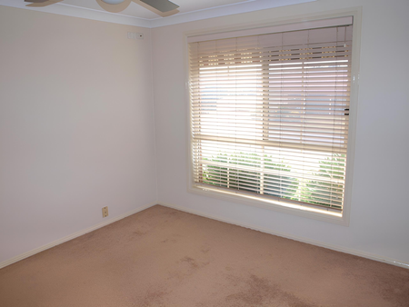 BEAUTIFULLY PRESENTED FAMILY HOME! - Photo 2