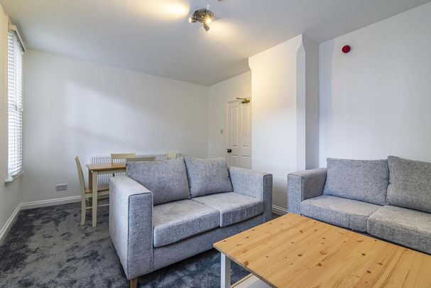 4 bedroom flat to rent - Photo 1