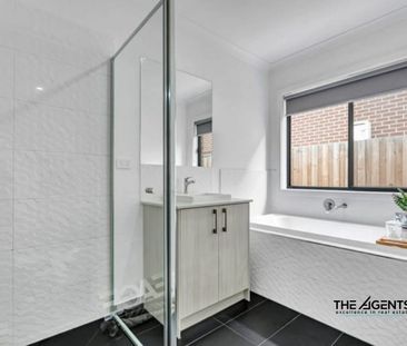 FOR LEASE: Modern & Stylish Family Home - Photo 4