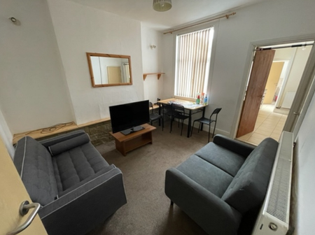 3 Bed Student Accommodation - Photo 5