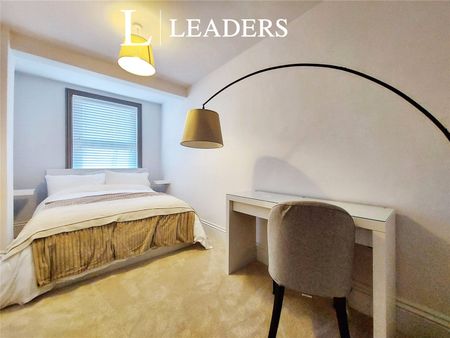 2 bedroom apartment to rent Carlton Avenue, Westcliff-on-Sea, Essex, SS0 - Photo 5