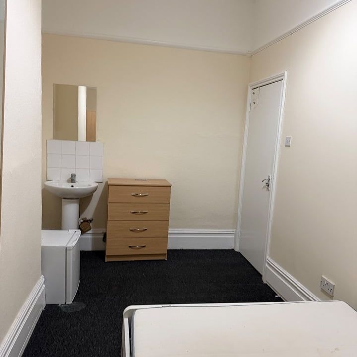 Room in a Shared House, Wells Road, BS4 - Photo 1