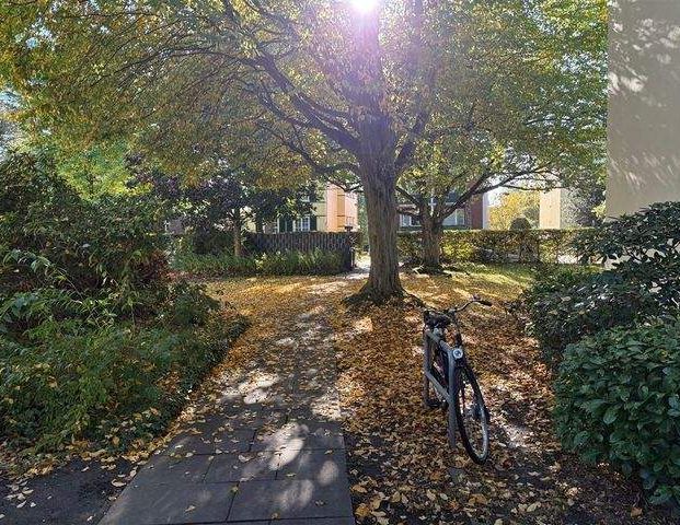 Wunderschöne, großzügig geschnittene 4-Zimmer-Wohnung mit Sonnenbalkon in Bremen-Schwachhausen - Foto 1