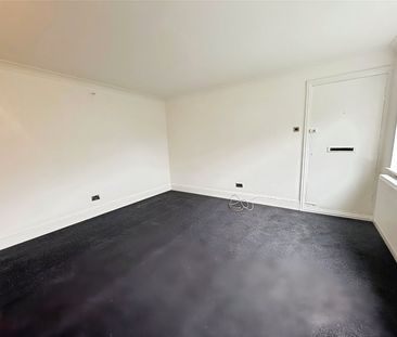 Laburnum Court, Woolaston Avenue, Lakeside, CF23 - Photo 2