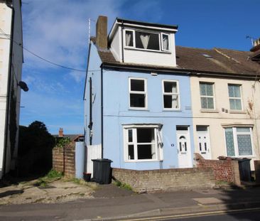 4 bedroom terraced house to rent - Photo 3
