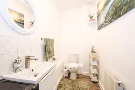 3 bedroom semi-detached house to rent - Photo 4