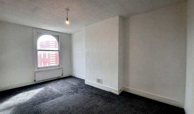 High Street, London - Photo 1