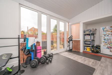 3 bedroom semi-detached house - Photo 4