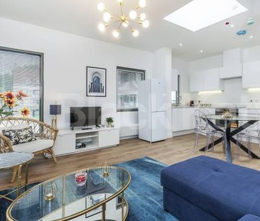 Modern One-Bedroom Flat with Excellent Transport Links - Photo 3